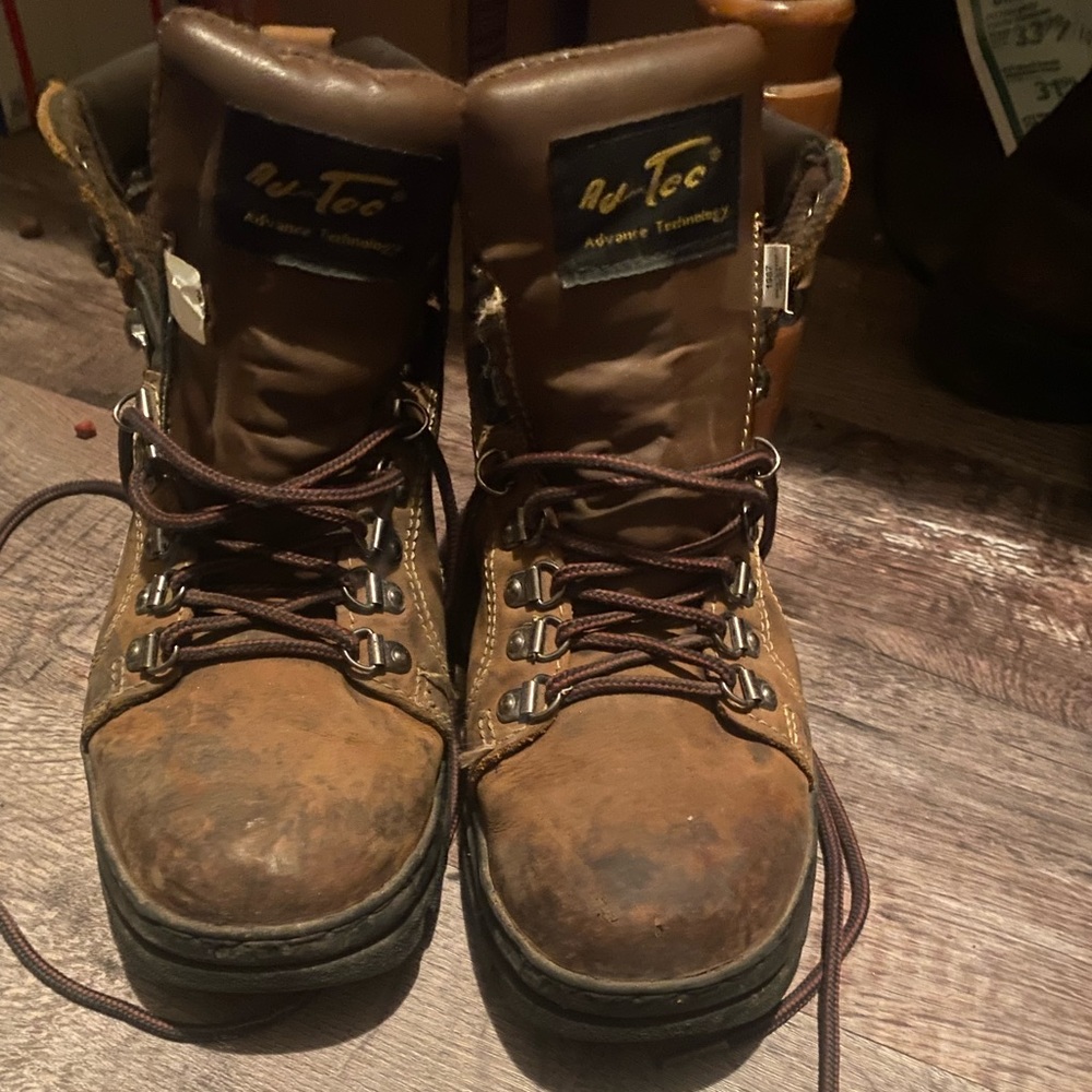 A J Tee boots